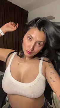 Snapshot of Valentina_cartier chatting on December 2025 12:33:02 AM Valentina cartier online show from December 2025 12:33:02 AM