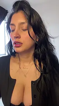 Snapshot of Valentina_cartier chatting on November 2025 08:42:02 PM Valentina cartier online show from November 2025 08:42:02 PM