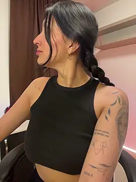 Snapshot of Valentina_cartier chatting on November 2025 12:03:02 AM Valentina cartier online show from November 2025 12:03:02 AM