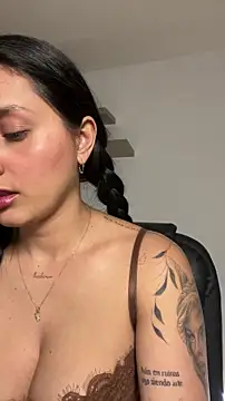 Snapshot of Valentina_cartier chatting on December 2025 12:10:02 AM Valentina cartier online show from December 2025 12:10:02 AM