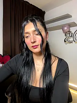 Snapshot of Valentina_cartier chatting on October 2025 11:37:01 PM Valentina cartier online show from October 2025 11:37:01 PM