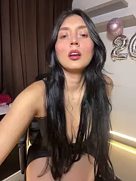 Snapshot of Valentina_cartier chatting on October 2025 10:32:01 PM Valentina cartier online show from October 2025 10:32:01 PM