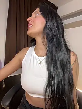 Snapshot of Valentina_cartier chatting on October 2025 12:44:01 AM Valentina cartier online show from October 2025 12:44:01 AM