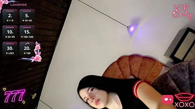 Alliemilky online show from April 2026 07:09:02 PM