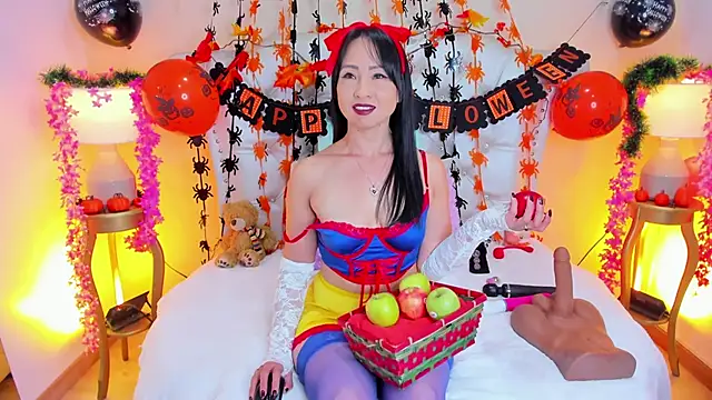 AliceLamore online show from October 2025 12:13:02 PM