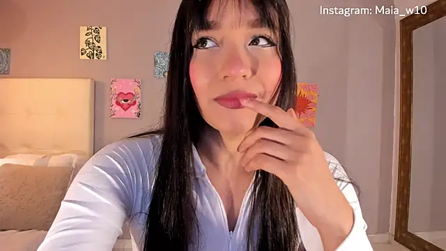 Snapshot of Maia_W10 chatting on June 2026 12:22:01 PM Maia W10 online show from June 2026 12:22:01 PM