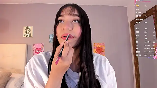 Snapshot of Maia_W10 chatting on June 2026 12:28:01 PM Maia W10 online show from June 2026 12:28:01 PM