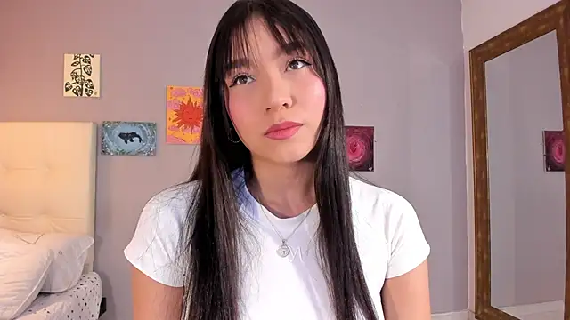 Snapshot of Maia_W10 chatting on May 2026 12:11:01 PM Maia W10 online show from May 2026 12:11:01 PM