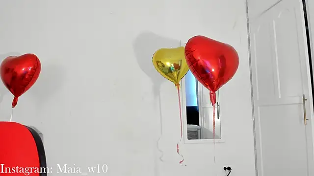 Maia W10 online show from February 2025 12:49:02 PM