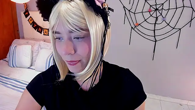 Snapshot of Maia_W10 chatting on October 2025 12:28:01 PM Maia W10 online show from October 2025 12:28:01 PM