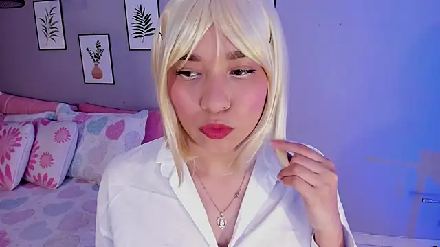 Maia W10 online show from October 2025 12:39:01 PM
