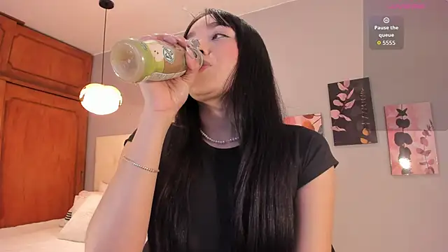 Maia W10 online show from January 2026 12:20:01 PM