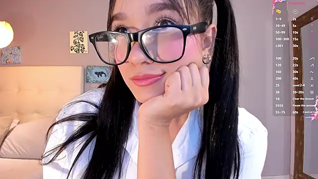 Snapshot of Maia_W10 chatting on May 2026 12:22:01 PM Maia W10 online show from May 2026 12:22:01 PM