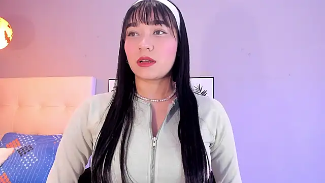 Snapshot of Maia_W10 chatting on November 2025 12:21:01 PM Maia W10 online show from November 2025 12:21:01 PM