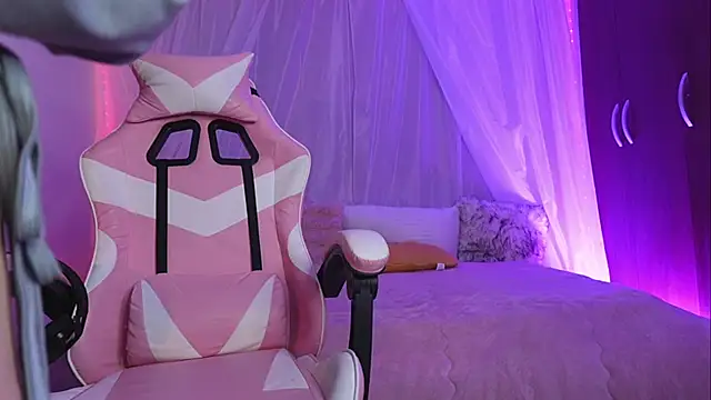 Lilou albrecht online show from April 2026 05:08:01 PM