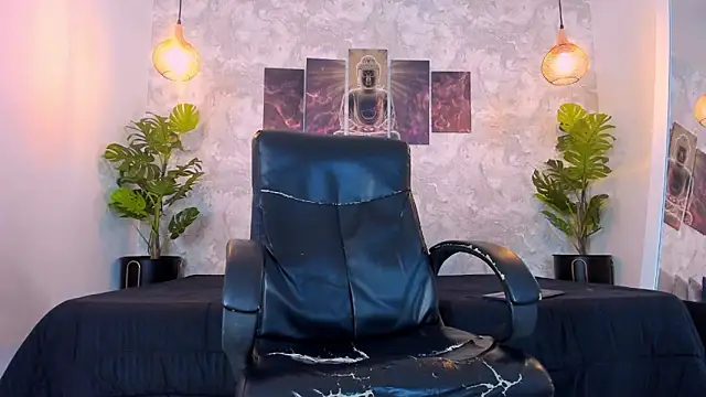 Snapshot of Regan__ chatting on November 2025 01:06:01 AM Regan online show from November 2025 01:06:01 AM