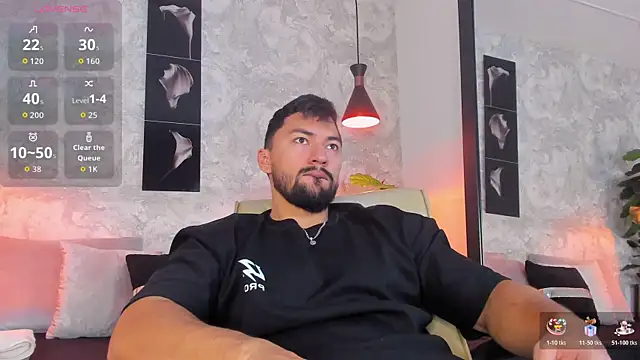 Snapshot of Regan__ chatting on December 2025 01:17:01 AM Regan online show from December 2025 01:17:01 AM