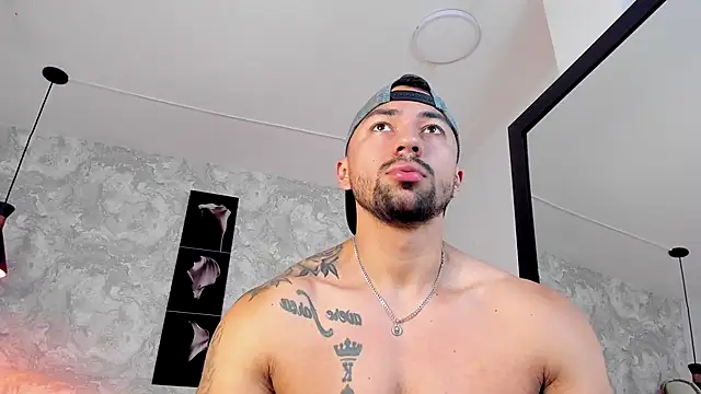 Snapshot of Regan__ chatting on October 2025 02:21:01 AM Regan online show from October 2025 02:21:01 AM