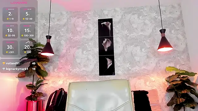 Snapshot of Regan__ chatting on November 2025 12:58:02 AM Regan online show from November 2025 12:58:02 AM