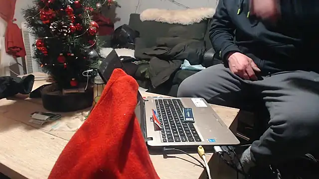 Snapshot of mikeythebestsucker chatting on December 2024 08:00:02 AM mikeythebestsucker online show from December 2024 08:00:02 AM