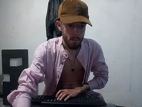 Snapshot of Aaronkiller chatting on December 2024 02:49:02 PM Aaronkiller online show from December 2024 02:49:02 PM
