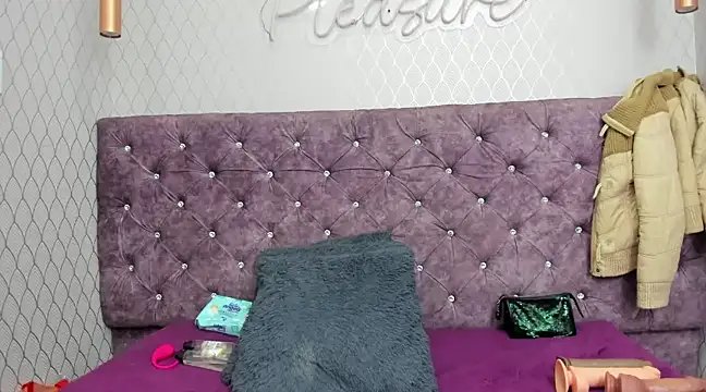 VALENTINA3x online show from March 2025 03:12:02 AM