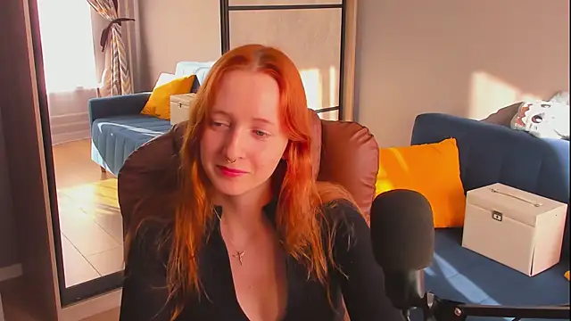 Snapshot of OddlyFamiliar chatting on September 2025 01:33:02 PM OddlyFamiliar online show from September 2025 01:33:02 PM