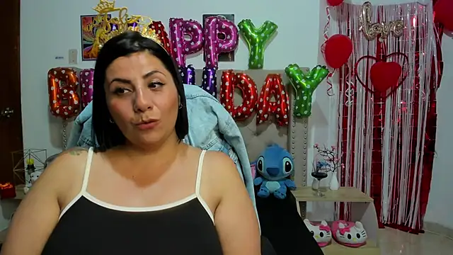 Snapshot of AngeleRoux chatting on February 2025 12:05:02 AM AngeleRoux online show from February 2025 12:05:02 AM