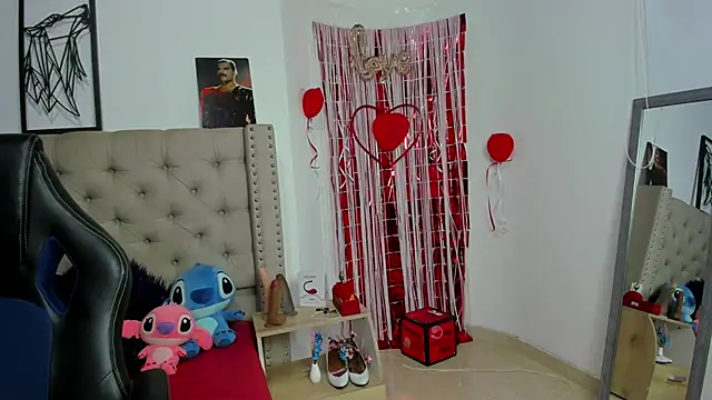 Snapshot of AngeleRoux chatting on March 2025 01:02:02 AM AngeleRoux online show from March 2025 01:02:02 AM