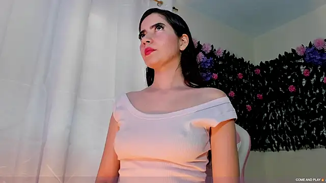 sweetieandjuicyy online show from April 2026 06:04:02 PM