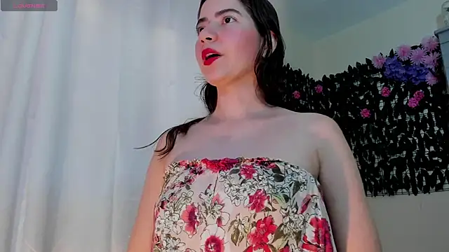 sweetieandjuicyy online show from June 2026 06:19:02 PM