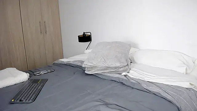 Bella rossinii  online show from February 2026 02:01:01 AM