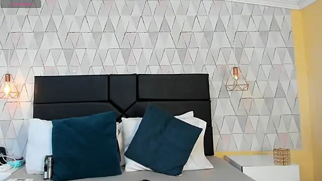 JustinePerry online show from December 2025 04:03:02 AM