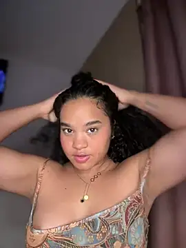 Snapshot of Lucy_wilson5 chatting on March 2025 07:27:02 AM Lucy wilson5 online show from March 2025 07:27:02 AM