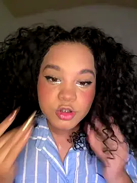 Snapshot of Lucy_wilson5 chatting on December 2025 01:44:01 AM Lucy wilson5 online show from December 2025 01:44:01 AM