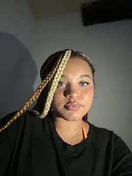 Snapshot of Lucy_wilson5 chatting on November 2025 02:45:02 AM Lucy wilson5 online show from November 2025 02:45:02 AM