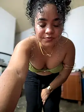 Snapshot of Lucy_wilson5 chatting on September 2025 03:46:01 AM Lucy wilson5 online show from September 2025 03:46:01 AM