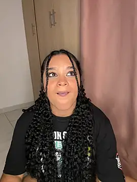 Snapshot of Lucy_wilson5 chatting on February 2025 07:01:02 AM Lucy wilson5 online show from February 2025 07:01:02 AM