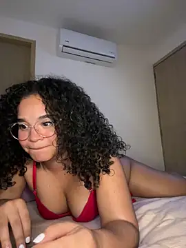 Snapshot of Lucy_wilson5 chatting on February 2025 06:38:02 AM Lucy wilson5 online show from February 2025 06:38:02 AM