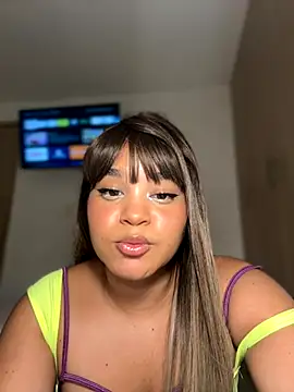 Snapshot of Lucy_wilson5 chatting on October 2025 01:17:01 AM Lucy wilson5 online show from October 2025 01:17:01 AM