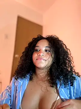 Snapshot of Lucy_wilson5 chatting on October 2025 02:23:01 AM Lucy wilson5 online show from October 2025 02:23:01 AM