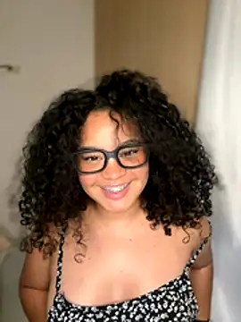 Snapshot of Lucy_wilson5 chatting on November 2025 03:22:01 AM Lucy wilson5 online show from November 2025 03:22:01 AM