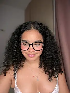 Snapshot of Lucy_wilson5 chatting on March 2025 06:48:02 AM Lucy wilson5 online show from March 2025 06:48:02 AM