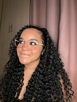 Snapshot of Lucy_wilson5 chatting on February 2025 07:01:02 AM Lucy wilson5 online show from February 2025 07:01:02 AM