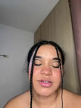 Snapshot of Lucy_wilson5 chatting on February 2025 06:58:02 AM Lucy wilson5 online show from February 2025 06:58:02 AM