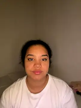 Snapshot of Lucy_wilson5 chatting on October 2025 09:21:02 AM Lucy wilson5 online show from October 2025 09:21:02 AM