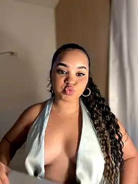 Snapshot of Lucy_wilson5 chatting on November 2025 03:22:01 AM Lucy wilson5 online show from November 2025 03:22:01 AM