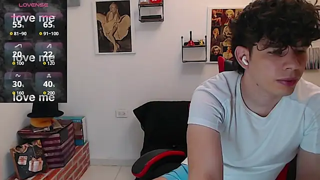 Snapshot of Angelo-cianuro- chatting on February 2026 11:57:01 PM Angelo-cianuro- online show from February 2026 11:57:01 PM