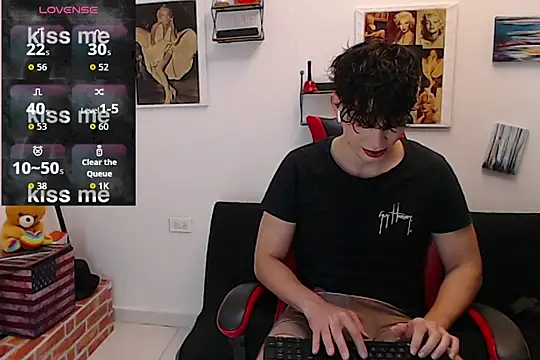 Snapshot of Angelo-cianuro- chatting on October 2025 10:55:01 PM Angelo-cianuro- online show from October 2025 10:55:01 PM