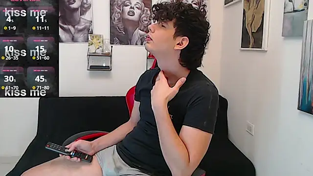 Snapshot of Angelo-cianuro- chatting on February 2026 12:11:01 AM Angelo-cianuro- online show from February 2026 12:11:01 AM